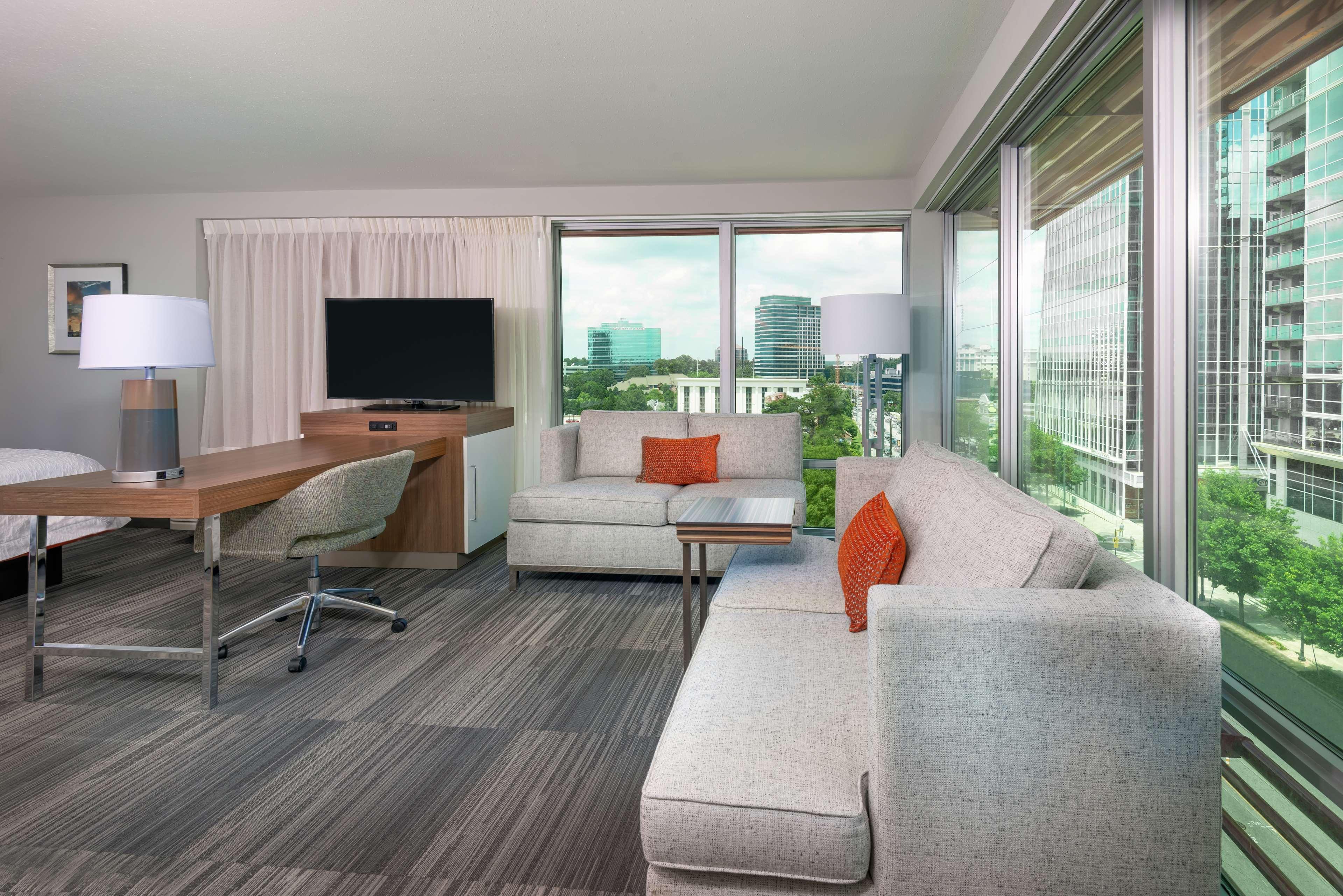 Hotel Hampton & Buckhead Place