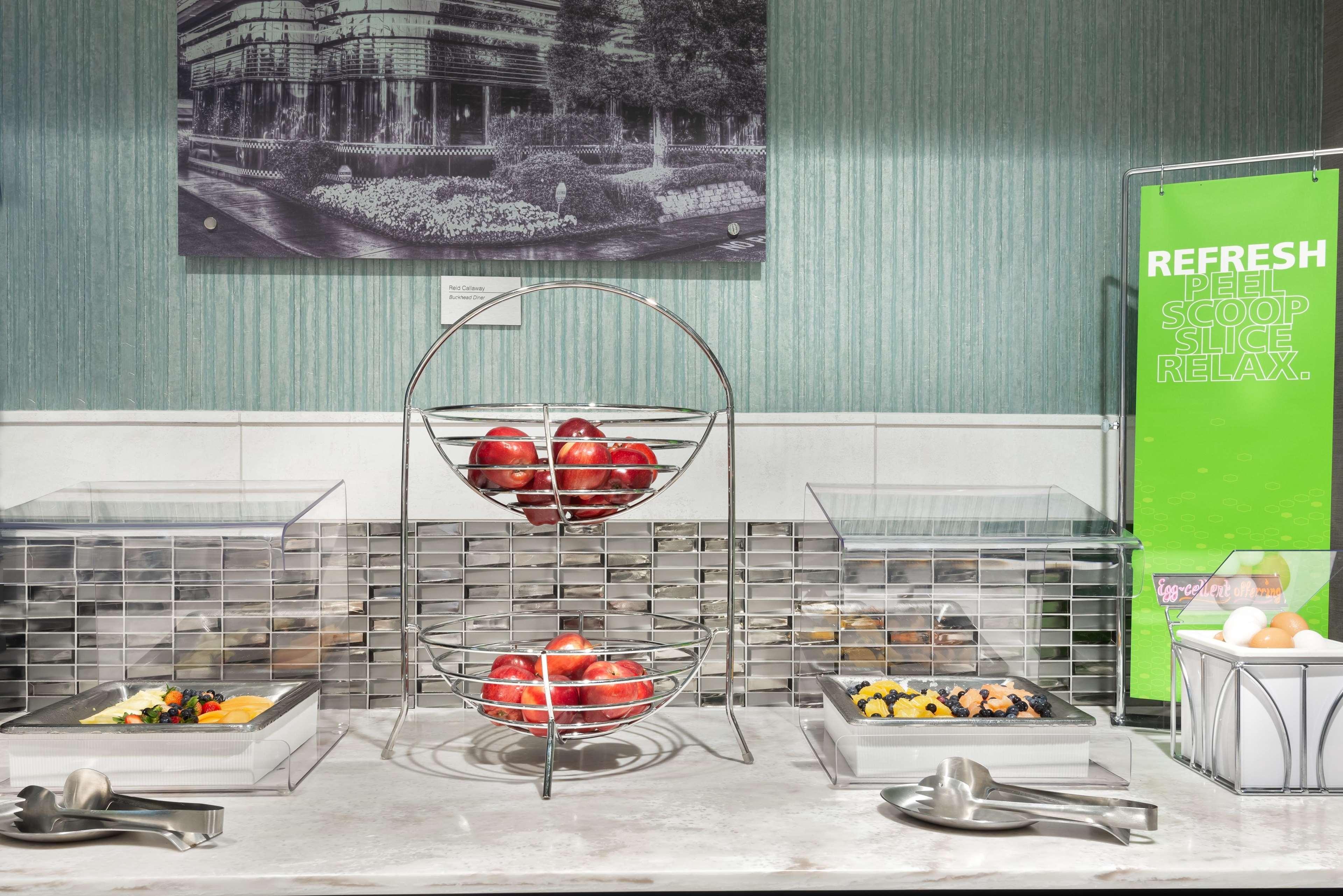 Hotel Hampton & Buckhead Place 3*