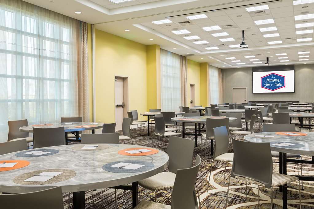 Hampton & Buckhead Place Hotel 3*
